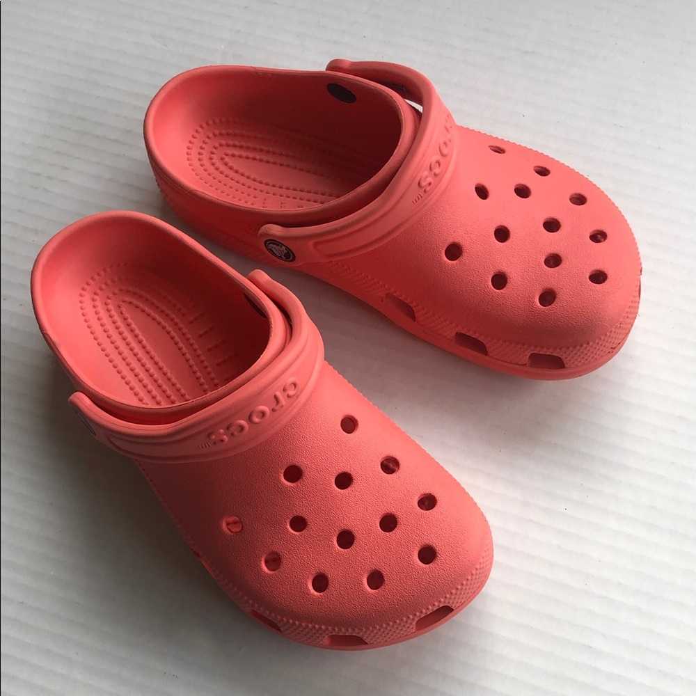 CROCS Classic Orange Clogs Women’s 8 Men’s 6